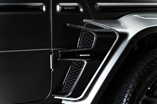 Декоративные карбоновые элементы Brabus крупным планом